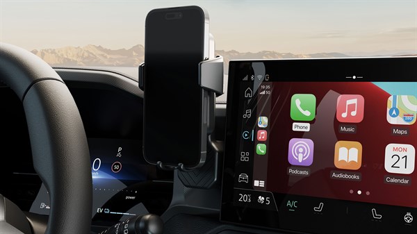 Renault Duster - a phone holder to stay connected
